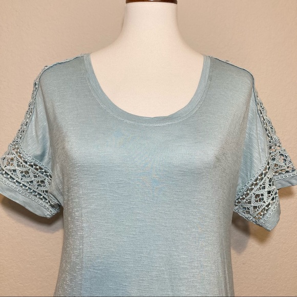 89TH & MADISON Crochet Sleeves Shark Hem Baby Blue Tunic Top Oversized Small - Picture 2 of 10